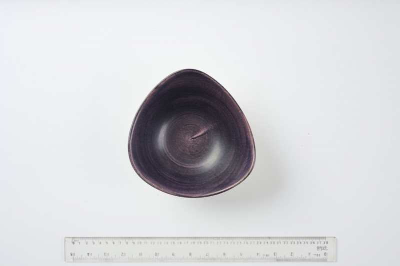 Bol triangulaire deep purple porcelaine vitrifiée 23,5x23,5 cm Stonecast Patina Churchill