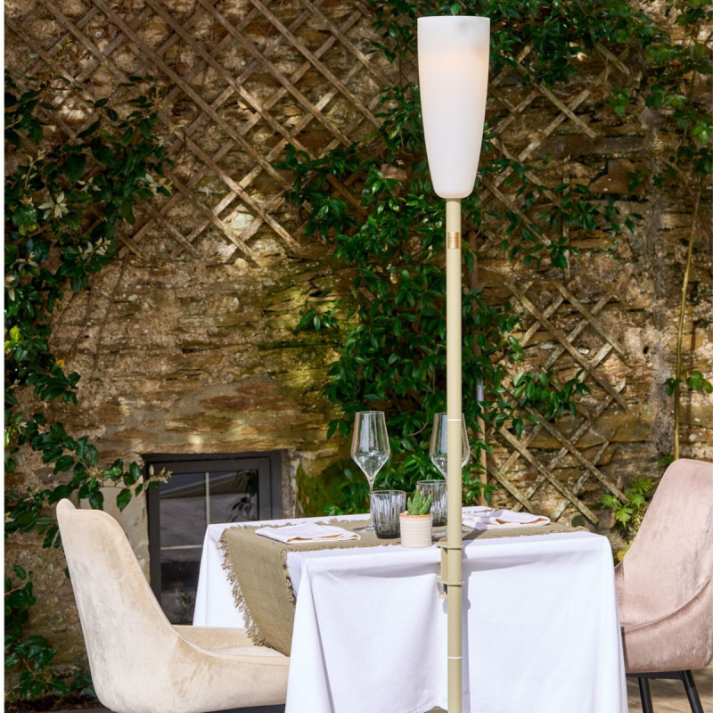 Fixation lampadaire led nomade sur parasol ou table vert sauge Paranocta